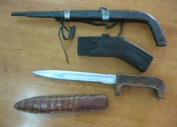 Mang dao, súng để đi tập võ?