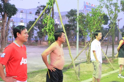 "Tướng" Định ra sân chỉ đạo như một HLV