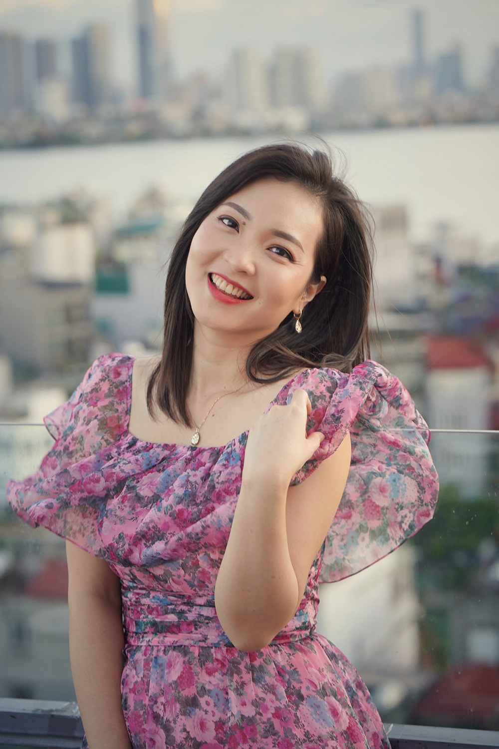Nhan sắc của BTV thay thế Hoài Anh trên Thời sự 19h