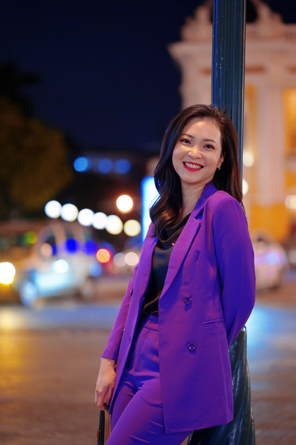 Nhan sắc của BTV thay thế Hoài Anh trên Thời sự 19h