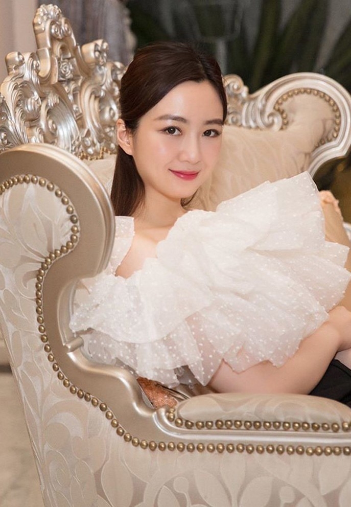 Ngắm nhan sắc cuốn hút của con gái hoa hậu Giáng My Ngắm nhan sắc cuốn hút của con gái hoa hậu Giáng My