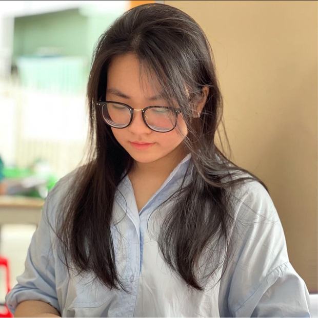 Con gái Hiền Thục với diện mạo cuốn hút 