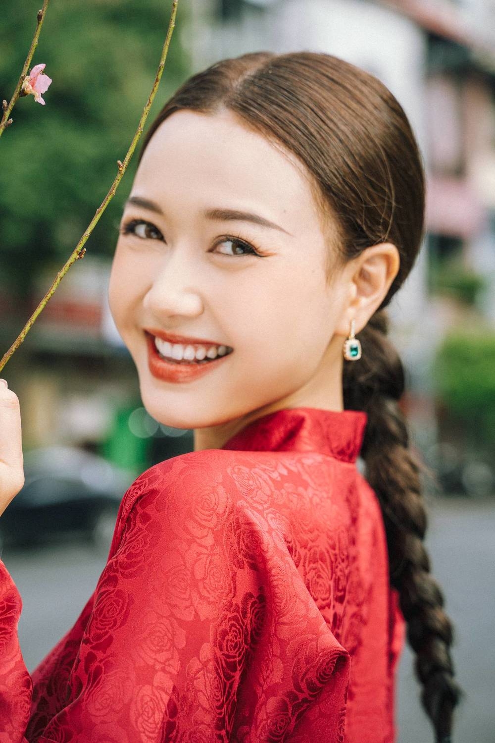Sao Việt ngày 1/2/2022: Chồng cũ Lâm Khánh Chi công khai 