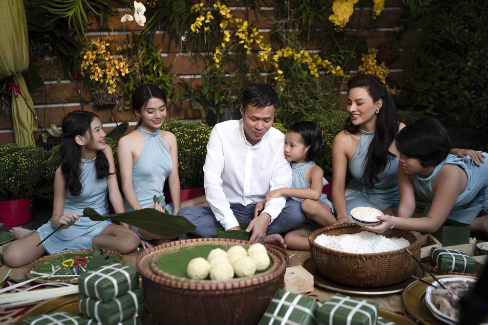Sao Việt ngày 1/2/2022: Chồng cũ Lâm Khánh Chi công khai 