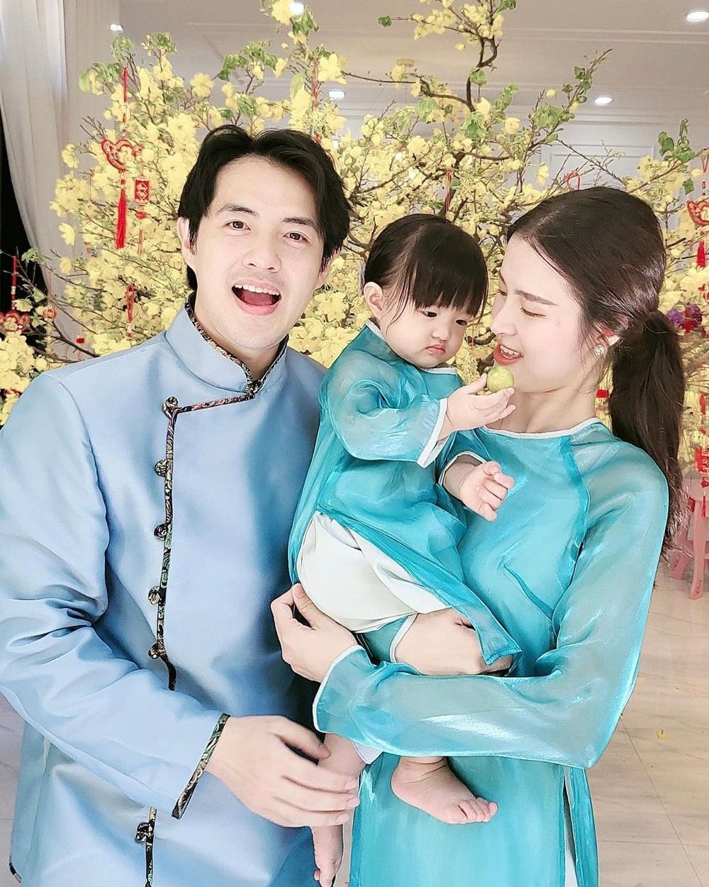 Sao Việt ngày 2/2/2022: Những khoảnh khắc hạnh phúc sum họp bên gia đình của dàn sao Việt