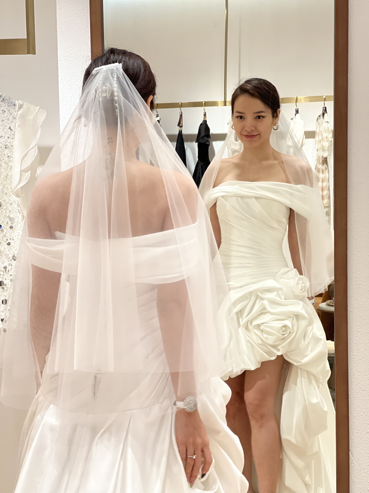 4 bộ váy cưới sang chảnh của Phương Trinh Jolie