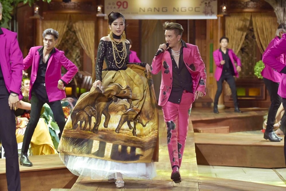 Nam Em xuất hiện với màn catwalk thần thái