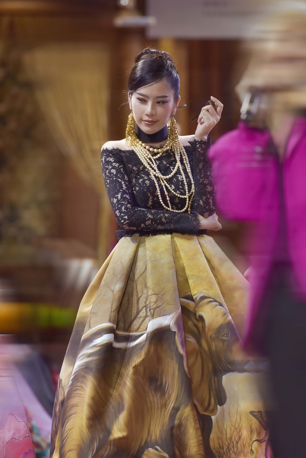 Nam Em xuất hiện với màn catwalk thần thái