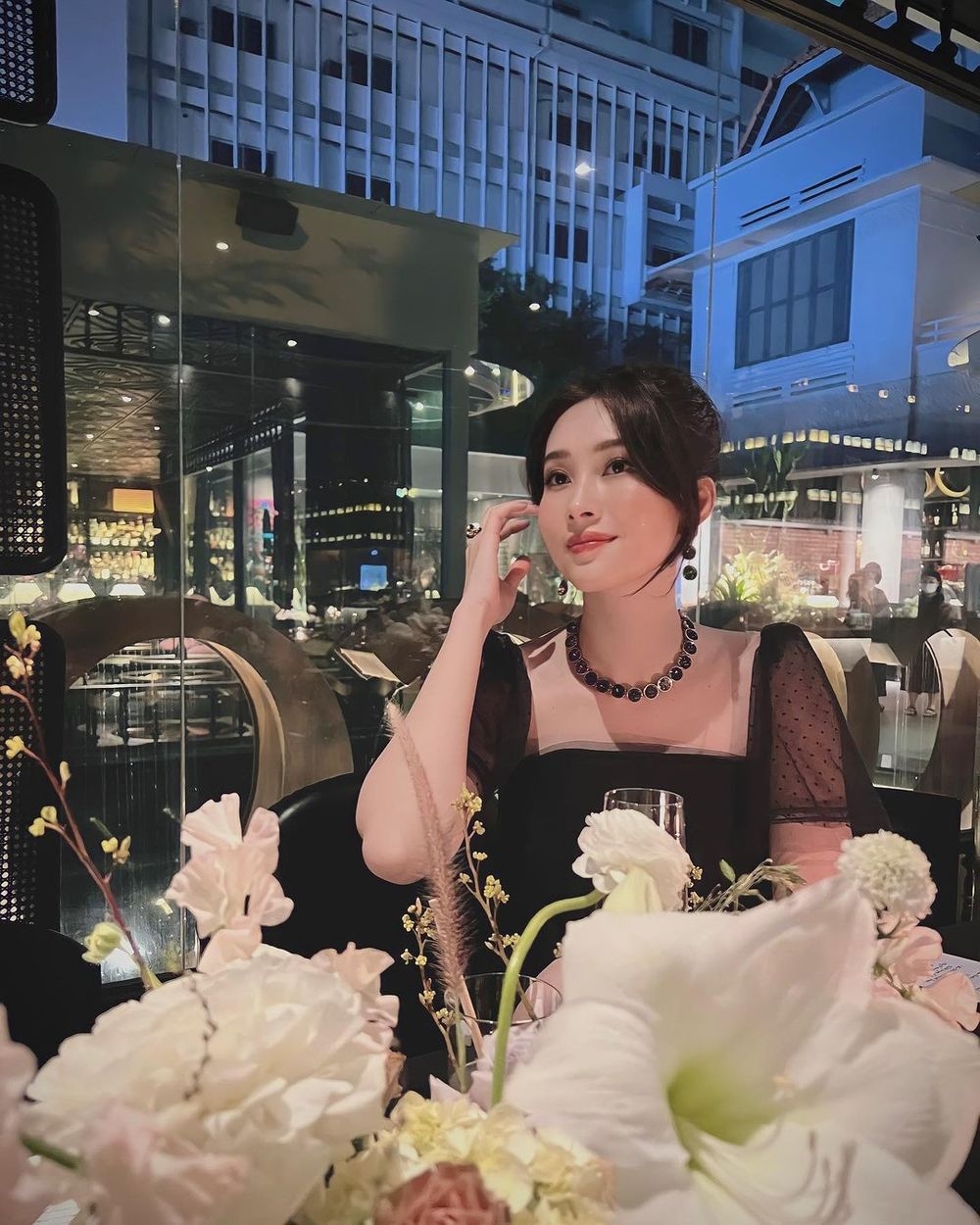 Hoa hậu Đặng Thu Thảo gây sốt với nhan sắc tựa 