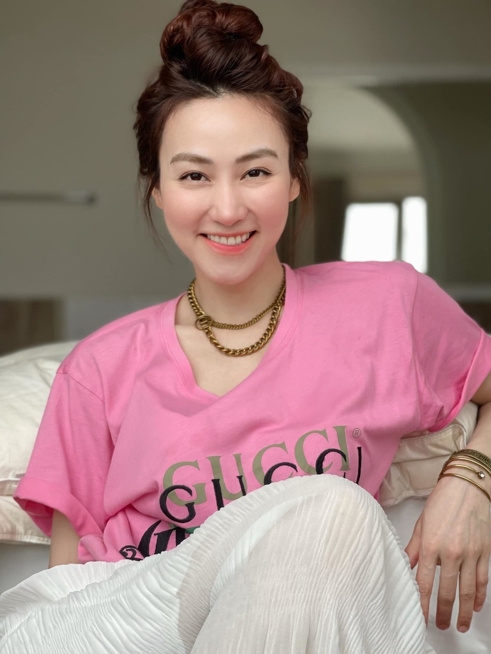 Ngân Khánh gây chú ý với vẻ đẹp 