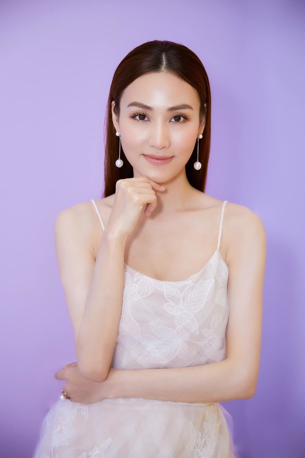 Ngân Khánh gây chú ý với vẻ đẹp 
