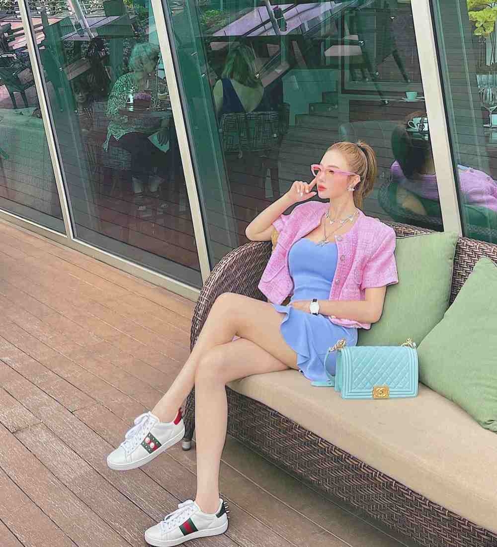 Hạnh Sino với những layout thời trang và lối sống sang chảnh