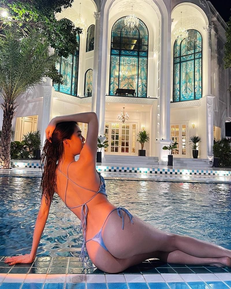 Ngọc Trinh khoe bộ ảnh bikini 