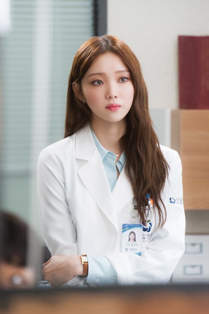 Park Shin Hye hóa chị đại, Lee Sung Kyung đẹp xuất sắc Park Shin Hye hóa chị đại, Lee Sung Kyung đẹp xuất sắc