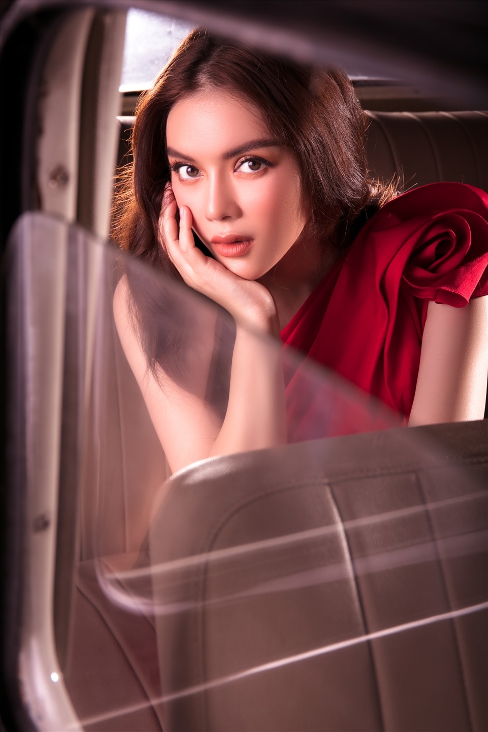 Lý Nhã Kỳ tung bộ ảnh quyến rũ khi bước sang tuổi mới