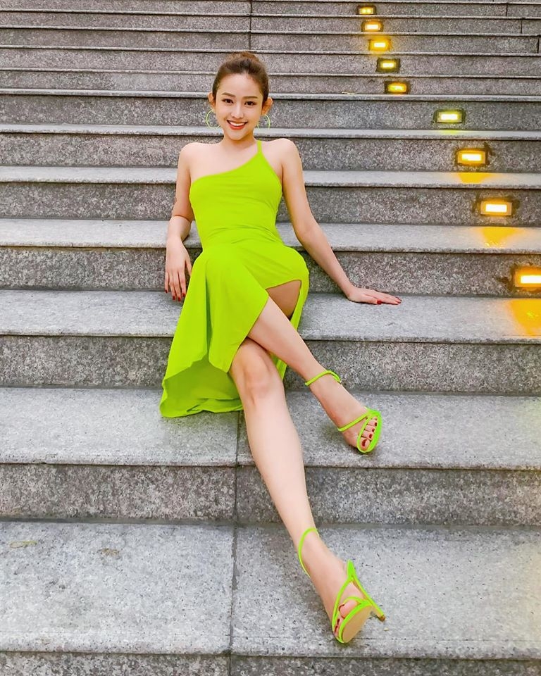 Tin hot giải trí ngày 26/7: Diện gam xanh neon, dàn sao Việt vừa Tin hot giải trí ngày 26/7: Diện gam xanh neon, dàn sao Việt vừa