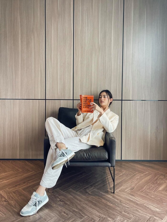 Hoa hậu Lương Thùy Linh diện outfit mới đầy cá tính