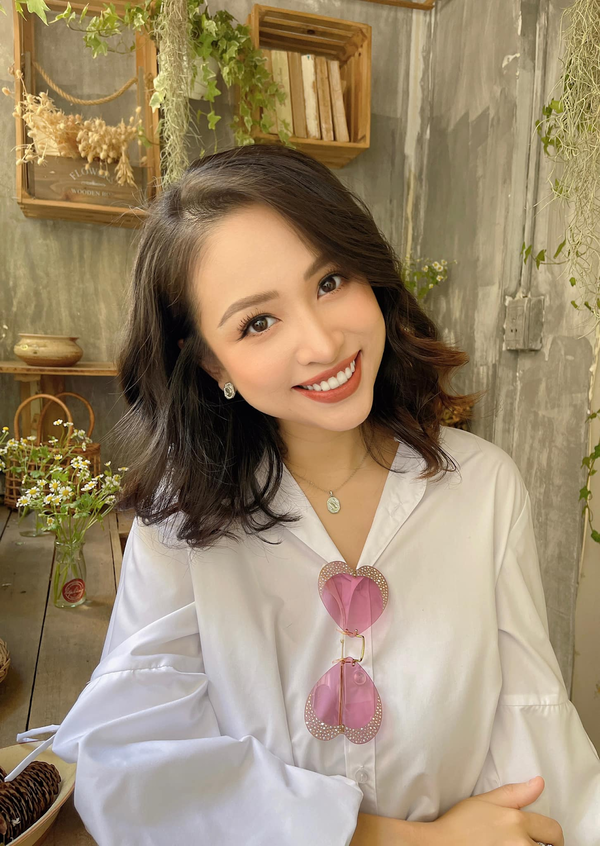 Ngỡ ngàng trước nhan sắc “thăng hạng” sau sinh của Vân Hugo