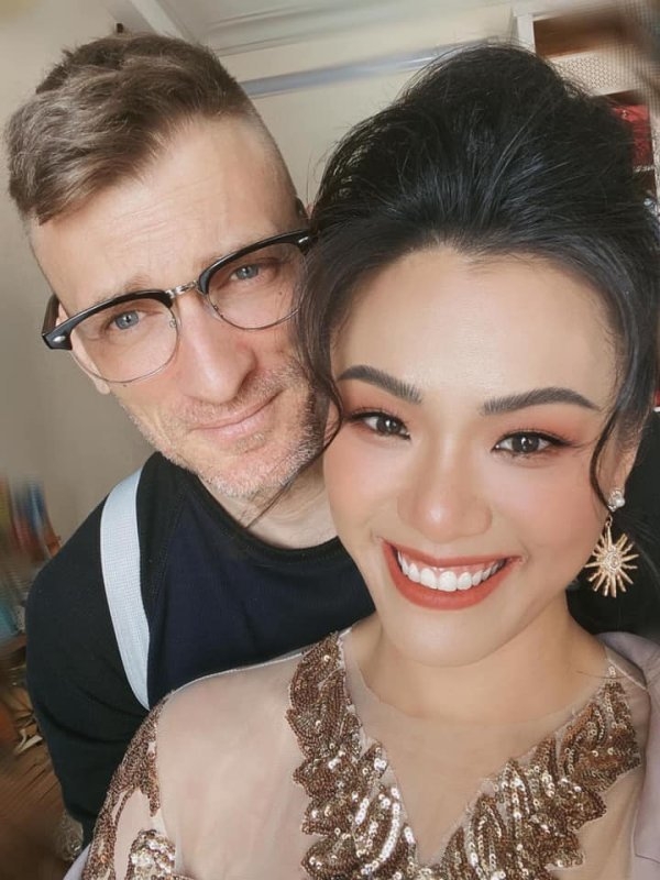 Tin hot giải trí ngày 26/8: Thúy Ngân tích cực khoe hình selfie tại Hàn Quốc