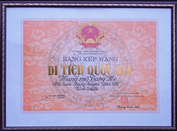 Bí ẩn những hang mộ cổ trên vách núi Bí ẩn những hang mộ cổ trên vách núi