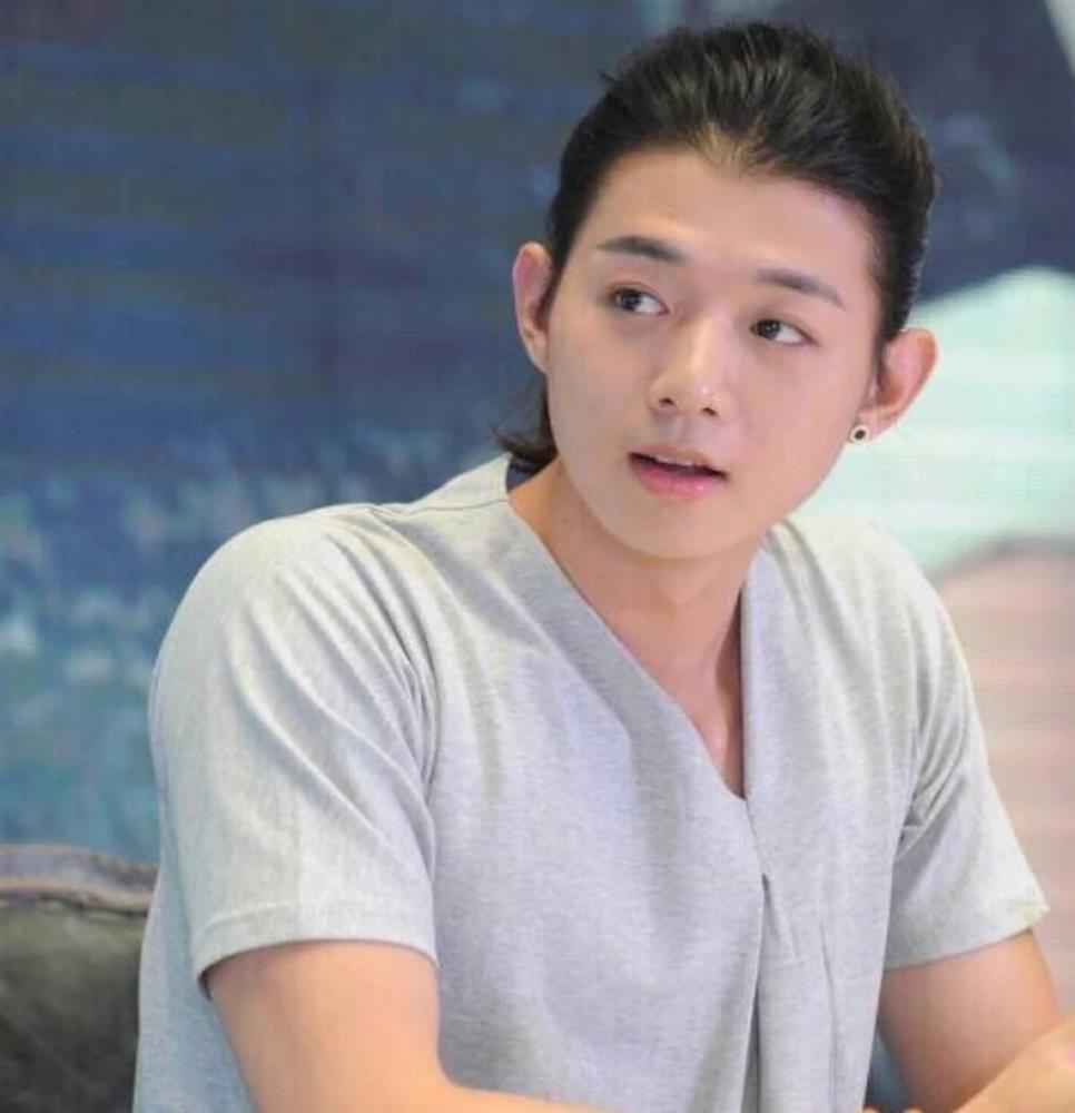 Hoắc Tôn sống khó khăn sau 1 tháng bị phong sát Hoắc Tôn sống khó khăn sau 1 tháng bị phong sát