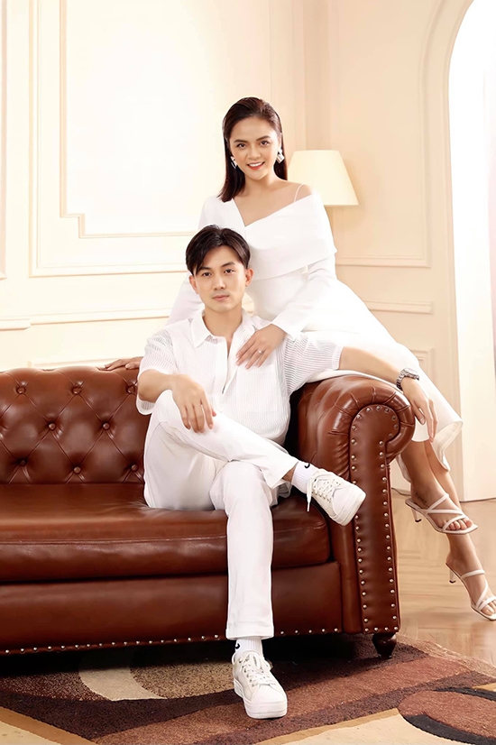 Thu Quỳnh hẹn hò cùng diễn viên Anh Vũ 
