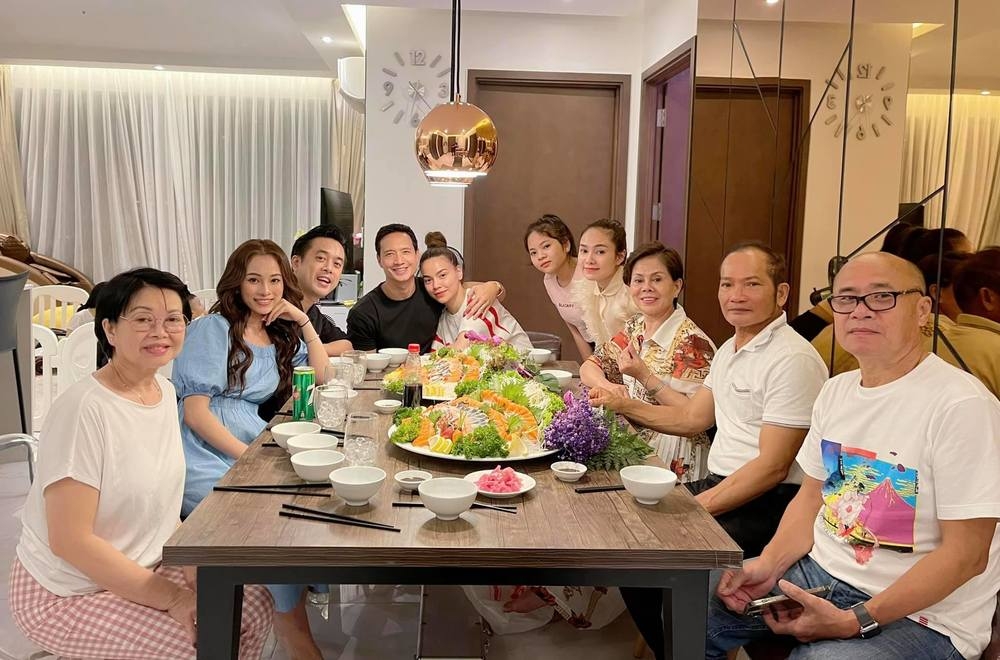 Sao Việt ngày 23/10: Bị hàng xóm báo công an, Xuân Lan dọa kiện ngược lại
