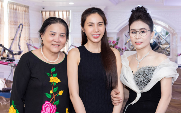 Mẹ chồng nói gì về ca sĩ Thủy Tiên?