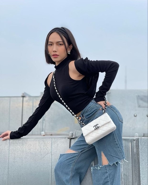 Sao Việt ngày 31/10: Siêu mẫu Thanh Hằng 