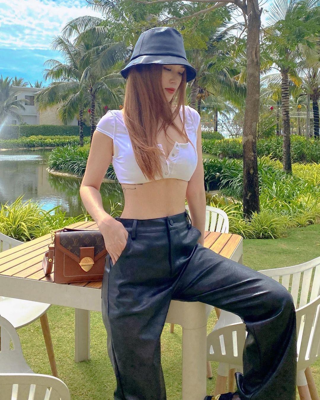 Sao Việt ngày 31/10: Siêu mẫu Thanh Hằng 