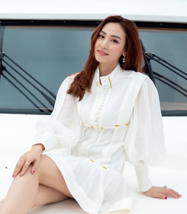 Ngân Khánh khoe nhan sắc làm xiêu lòng người hâm mộ