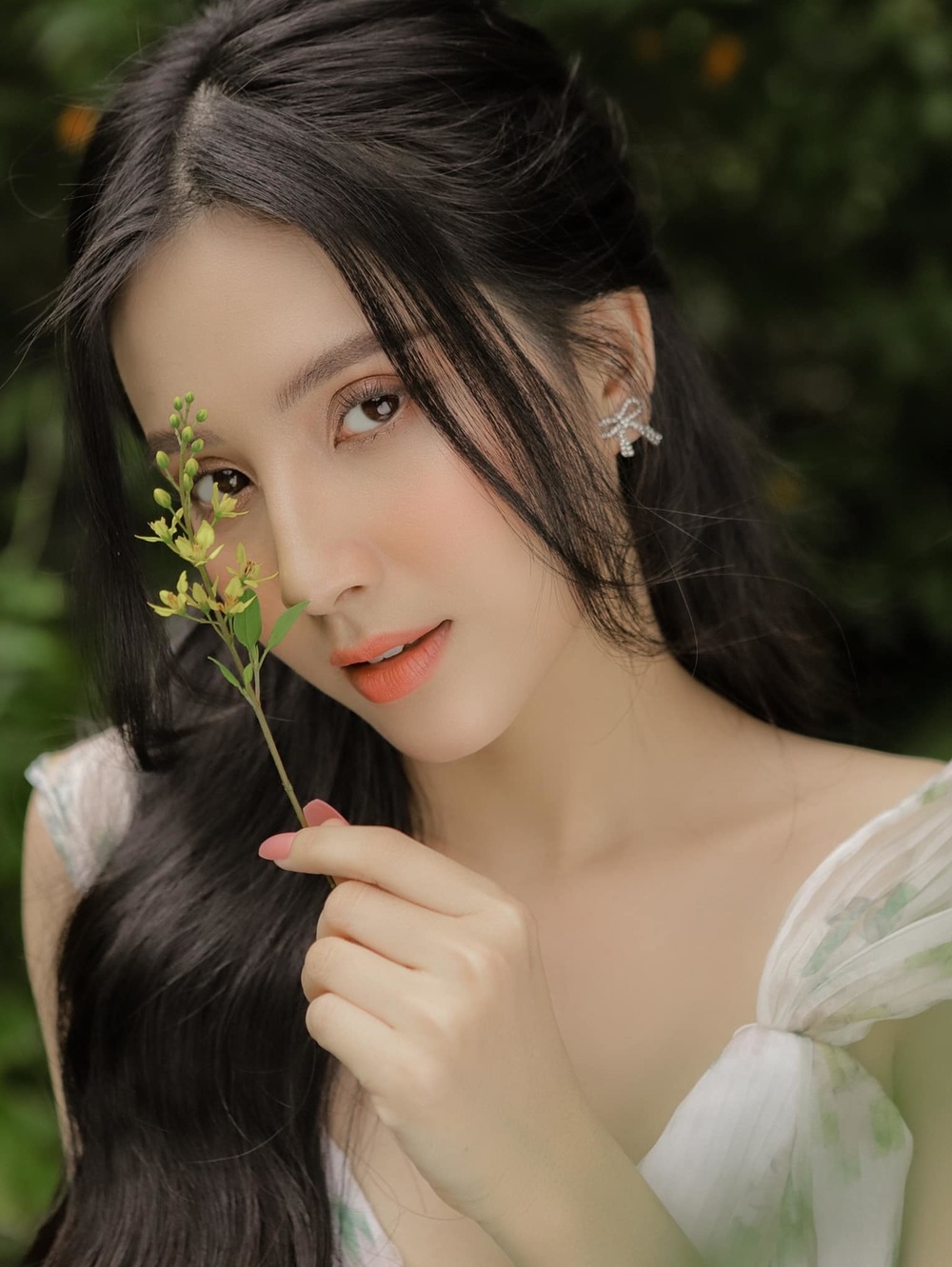 Thiên An hóa nàng thơ nữ tính dịu dàng