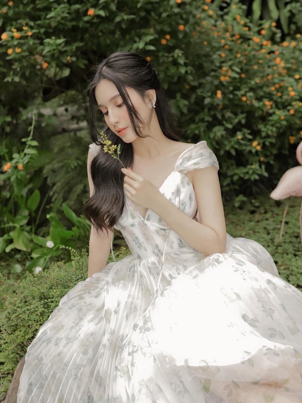 Thiên An hóa nàng thơ nữ tính dịu dàng