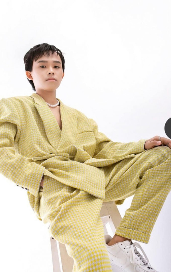 Hồ Văn Cường trở lại showbiz với hình ảnh mới lạ