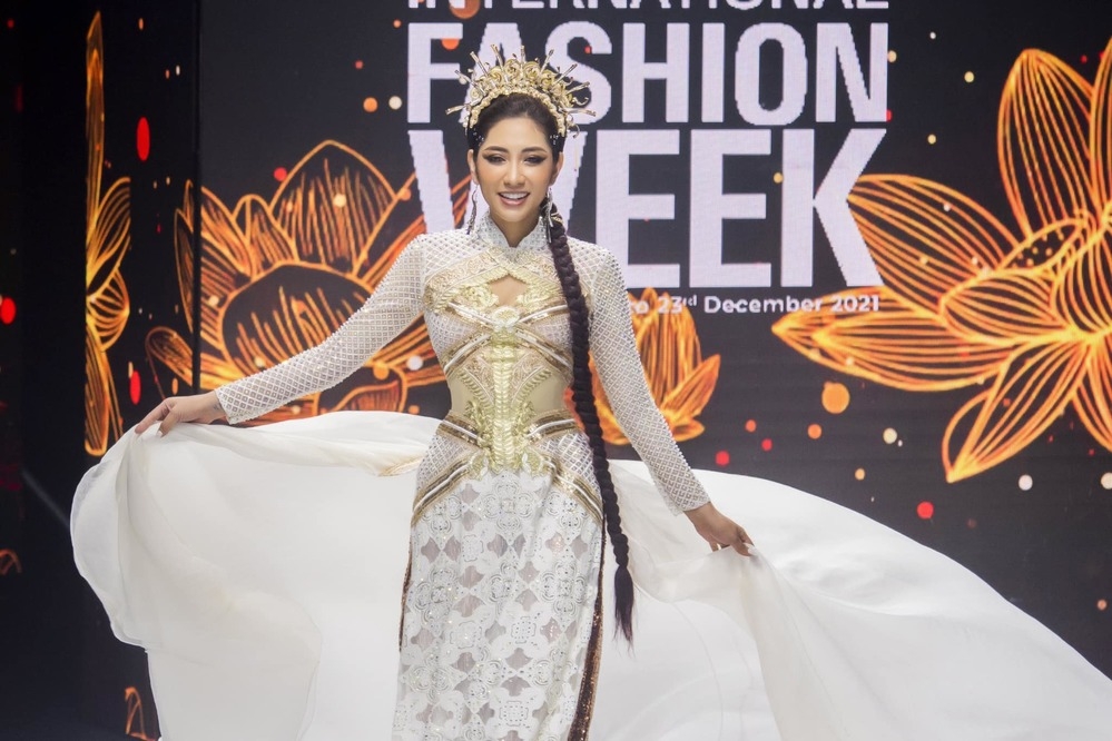 Sao Việt ngày 25/12: Phương Trinh Jolie 