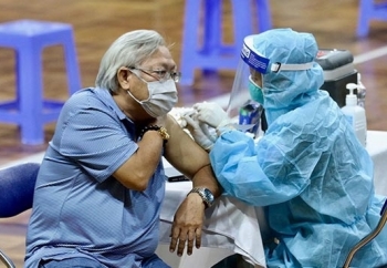 TP HCM: Những lưu ý về việc tiêm vắc xin ngừa Covid-19 cho nhóm cần thận trọng