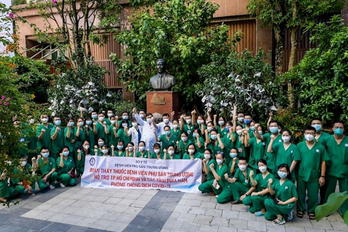 Tin tức Covid-19 ngày 20/8: Tập đoàn Dầu khí Việt Nam trao tặng 200 máy thở cho TP HCM và các tỉnh phía Nam