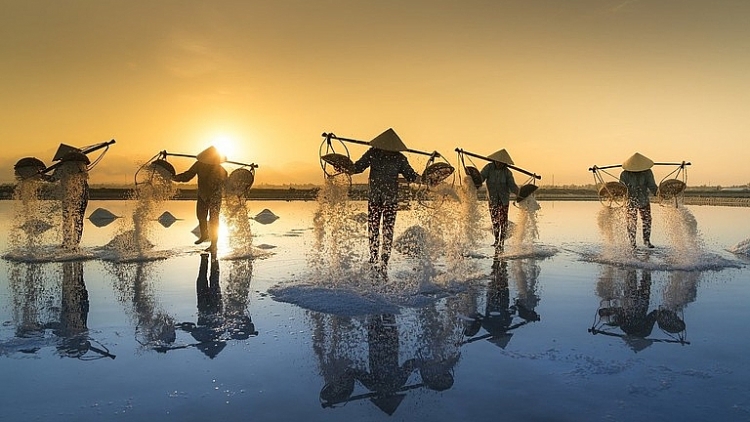 Thế giới công nhận Việt Nam là nền kinh tế hoạt động hàng đầu châu Á trong năm đại dịch 2020