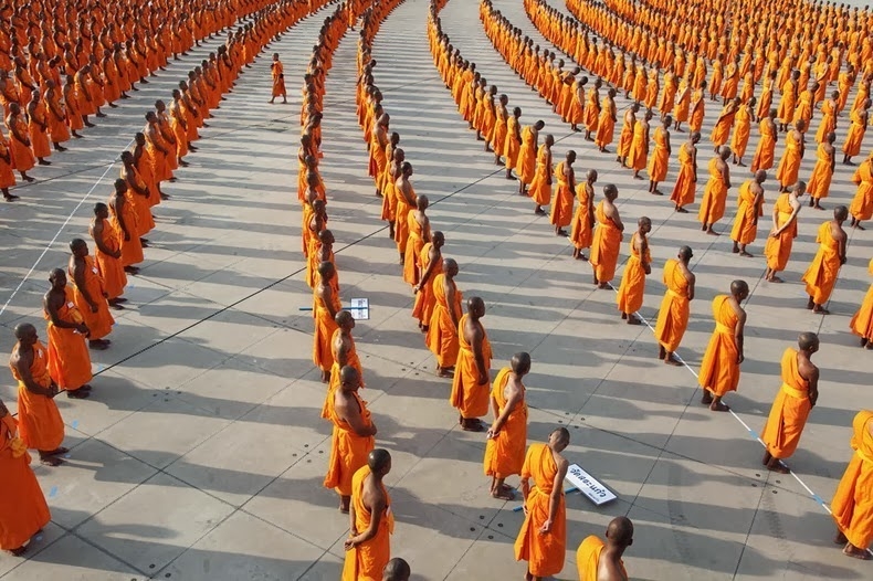 ngoi chua tri gia 1 ty usd co kien truc giong tau vu tru o thai lan