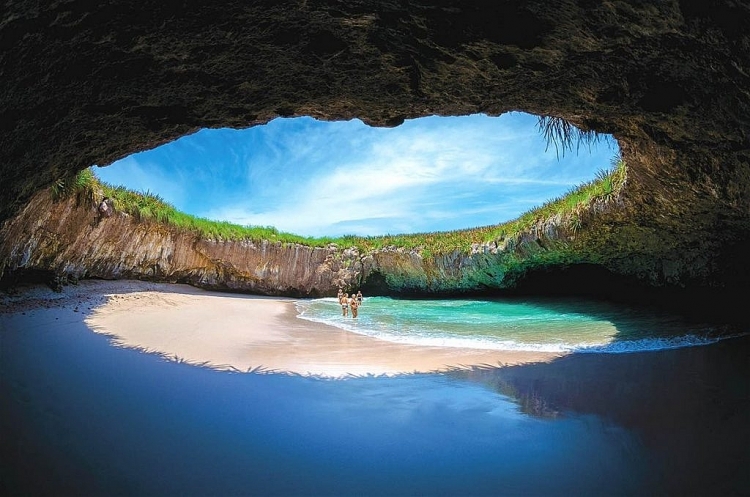 Bãi biển ẩn kỳ lạ hấp dẫn khách du lịch tại Mexico