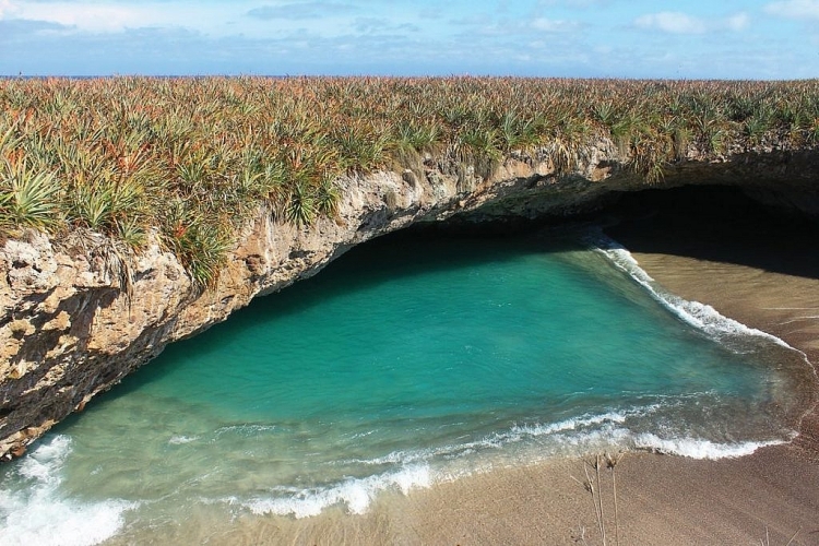Bãi biển ẩn kỳ lạ hấp dẫn khách du lịch tại Mexico