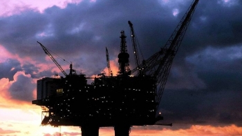 Dầu Brent vượt ngưỡng 103 USD / thùng