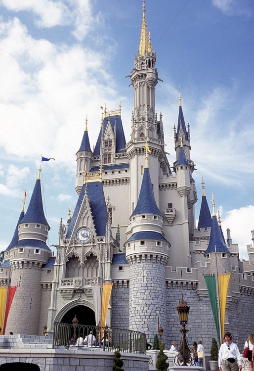 Sự thay đổi của lâu đài Cinderella của Disney World qua các năm
