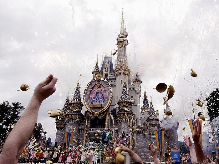 Sự thay đổi của lâu đài Cinderella của Disney World qua các năm
