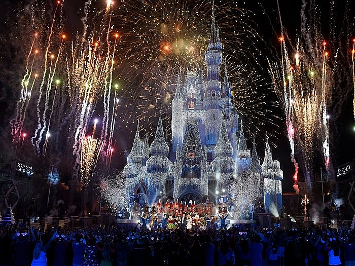 Sự thay đổi của lâu đài Cinderella của Disney World qua các năm