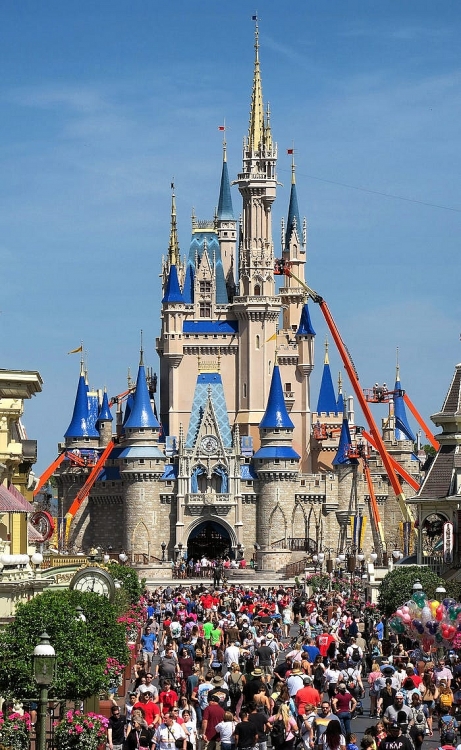 Sự thay đổi của lâu đài Cinderella của Disney World qua các năm