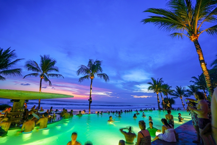 Mặc dù đang “thèm khát” khách du lịch, song Bali vẫn có những biện pháp cứng rắn đối với những du khách thiếu ý thức