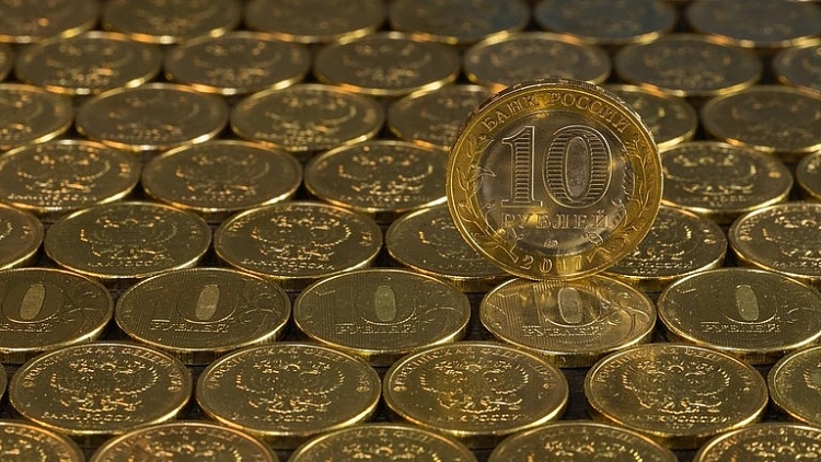 Đô la giảm xuống dưới 56 rúp, euro - dưới 58 rúp