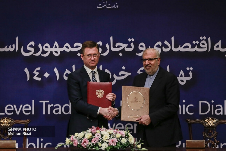 Iran và Nga ký 3 biên bản ghi nhớ quan trọng về năng lượng và ngân hàng