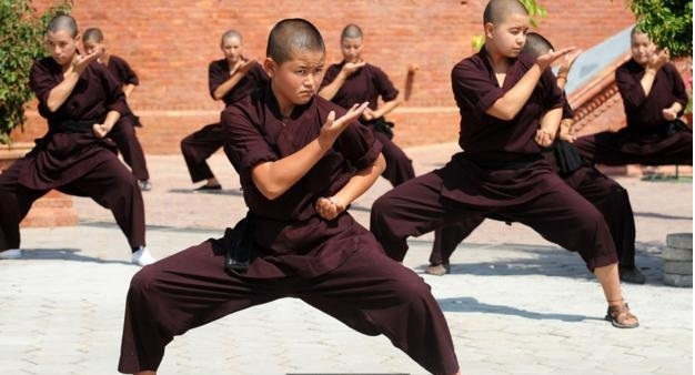 cac nu tu nepal dang tap luyen mon vo kung fu cua ly tieu long